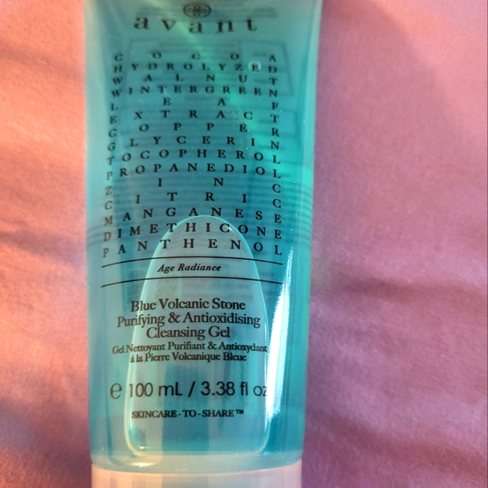 Avant blue volcanic stone purifying and antioxidizing cleansing gel